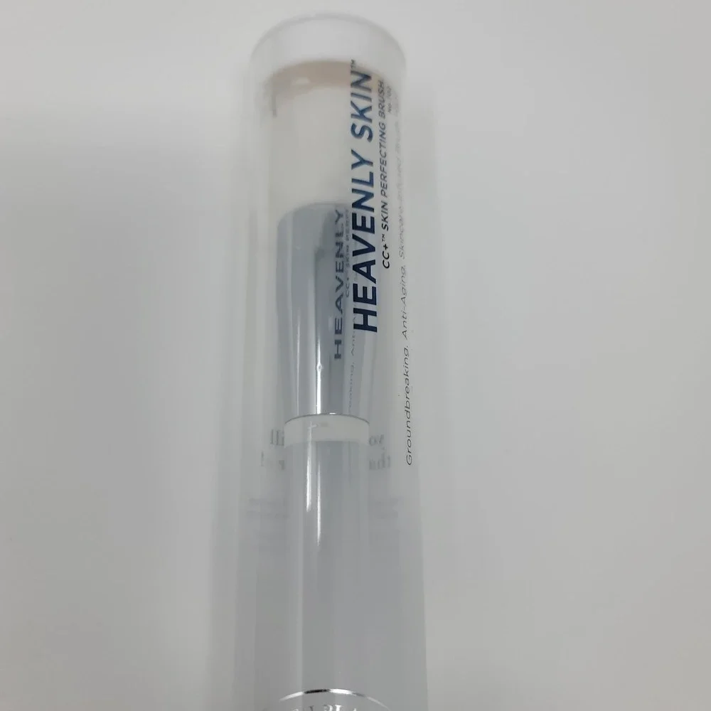 IT Cosmetics Heavenly Skin‎ CC+ Cream Skin Perfecting Brush No 702